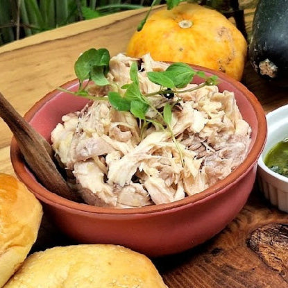 Slow-Cooked Herb Chicken in White Wine 1lb / Pollo a las Hierbas Cocido a Fuego Lento en Vino Blanco 1lb